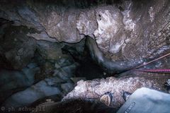 Into the dark :: Moulin Longyearbreen / Svalbard