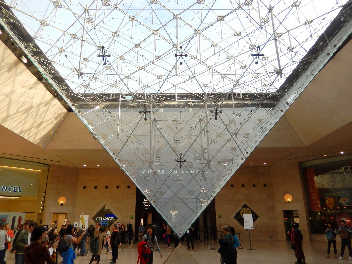 Inverted pyramid Le Louvre