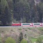 Inzwischen nähert sich der Glacier-Express Filisur.....