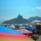 Ipanema - Domingo - Meio dia = Ipanema - Sunday - 12pm. / Serie: Life in Rio.