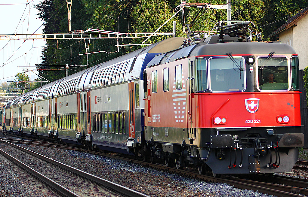 IR 2588 Zürich HB-Schaffhausen "HVZ Dosto" aufgenommen in Oberglatt