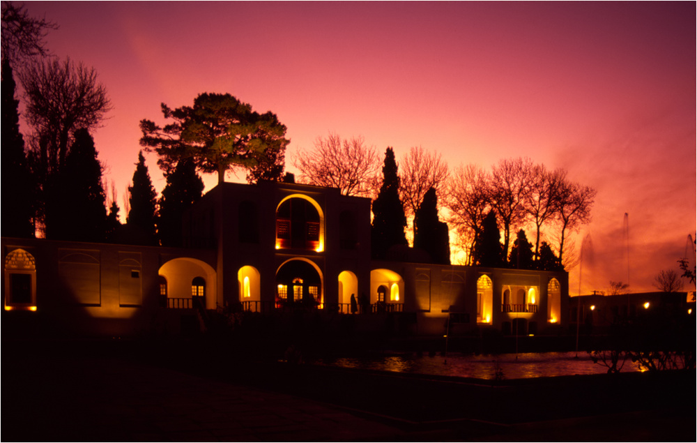 Iran 25 (19,20) - Teehaus in Kerman nach Sonnenuntergang