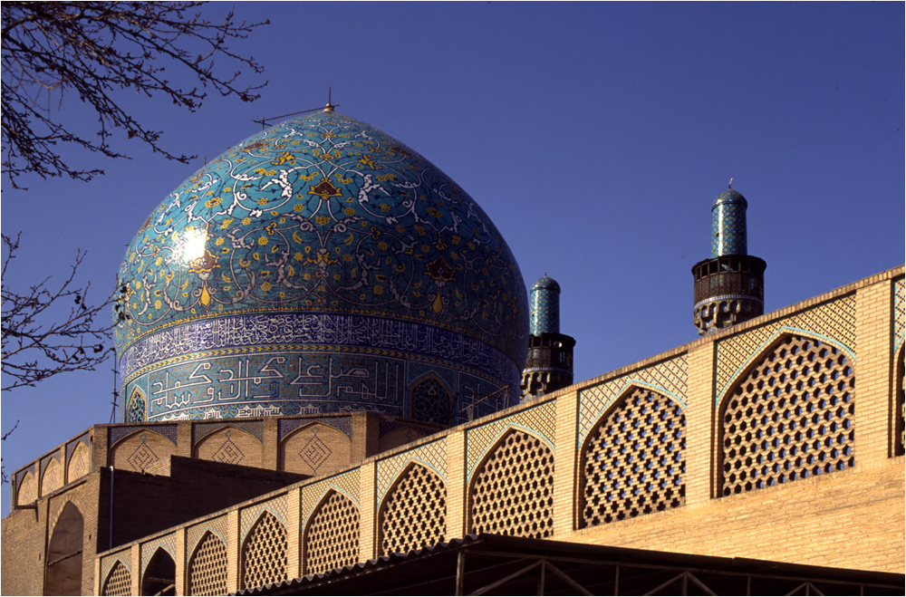 Iran 60,Isfahan, die Tschahar-Bagh Medresse