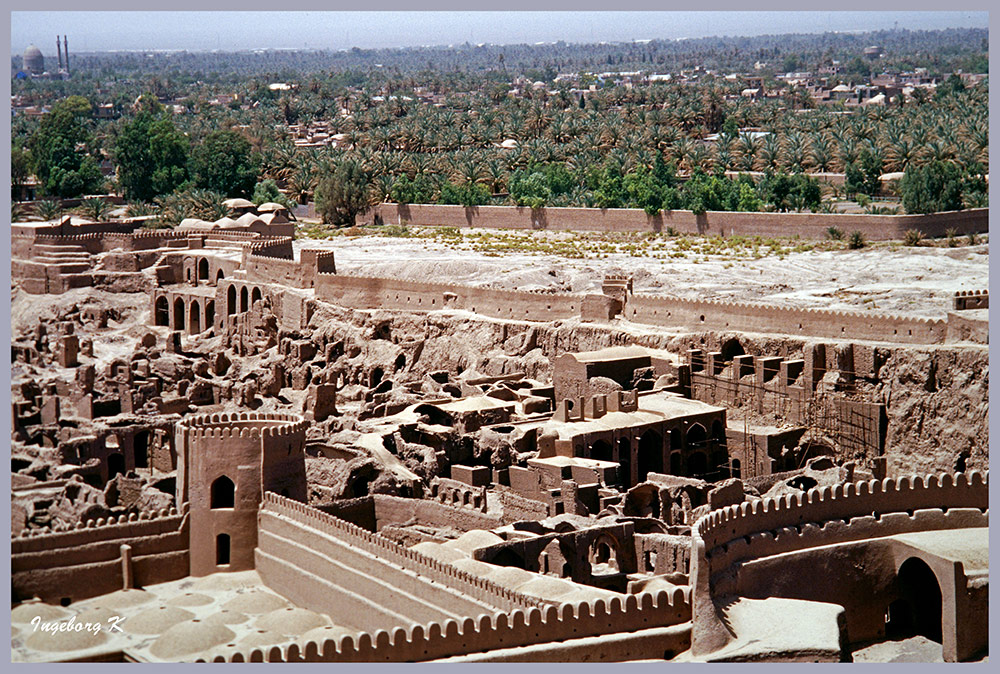 Iran - Bam - Blick vom Festungsturm auf Teile der Stadt und die Oase