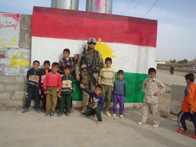 Iraq kind und USA Soldat im Kurdistan