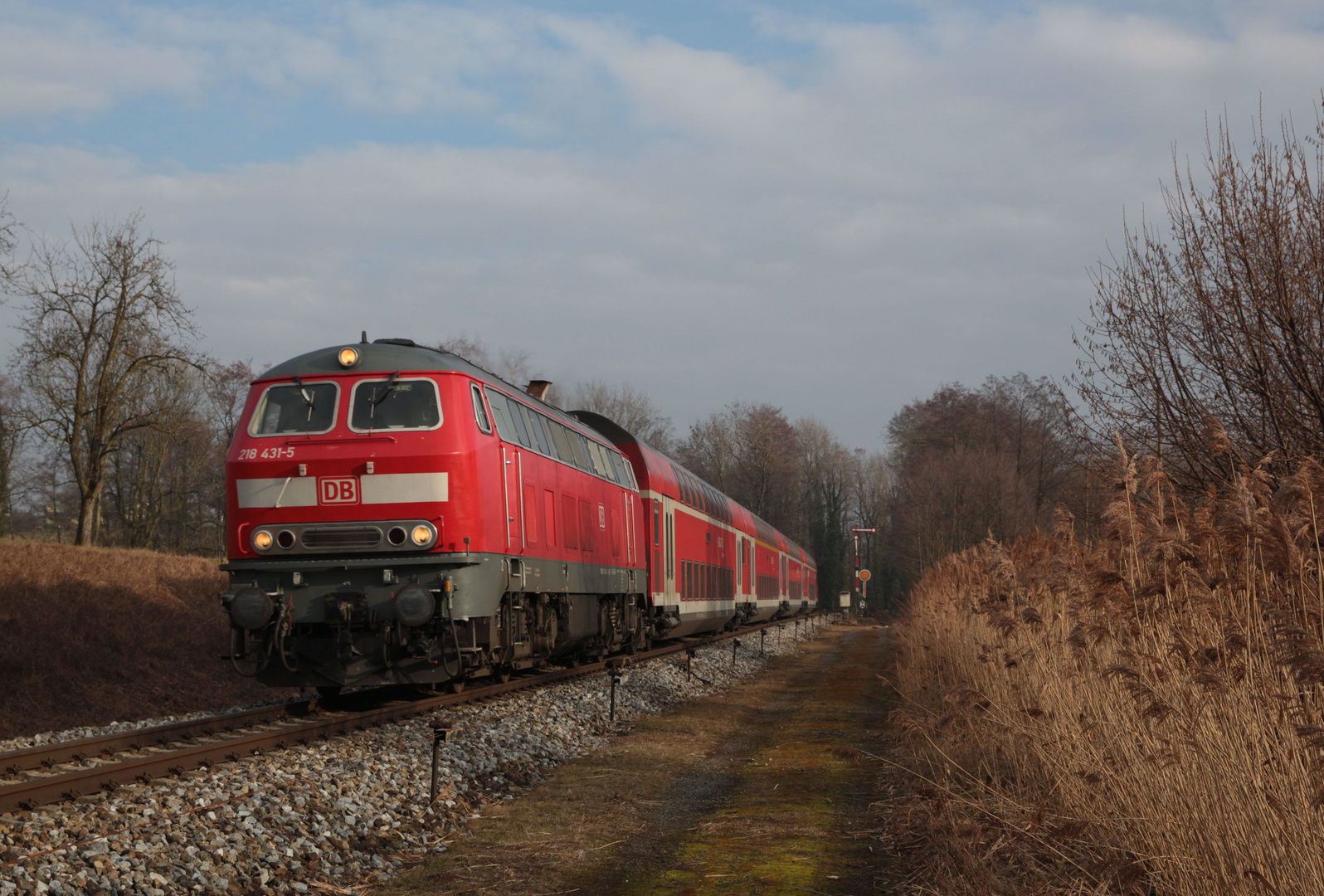 IRE 4234 Lindau - Stuttgart am Einfahrsignal Enzisweiler