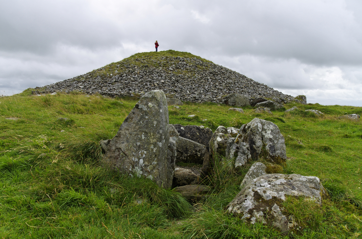 Ireland - 5000 years ago (a Neolitic Passage Tomb)