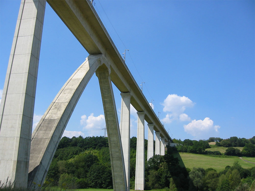 Irgend eine Autobahnbrücke