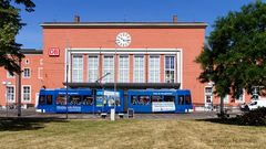 IRGENDWANN GENAU 10.14 MESZ AM HBF DESSAU