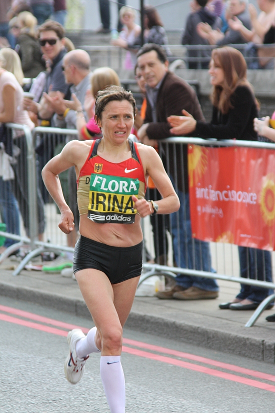 Irina Mikitenko während des Flora-London-Marathons 2009 bei 2:04:30