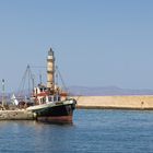 IRINI vor dem Leuchtturm