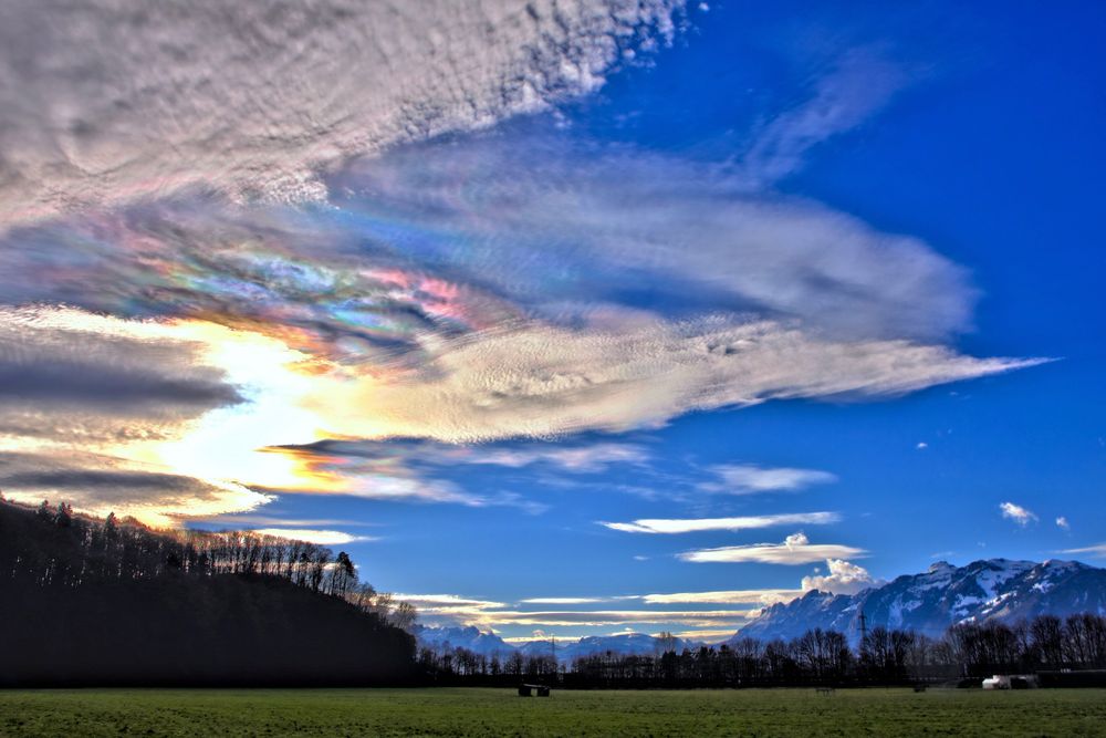 Irisierende Wolken