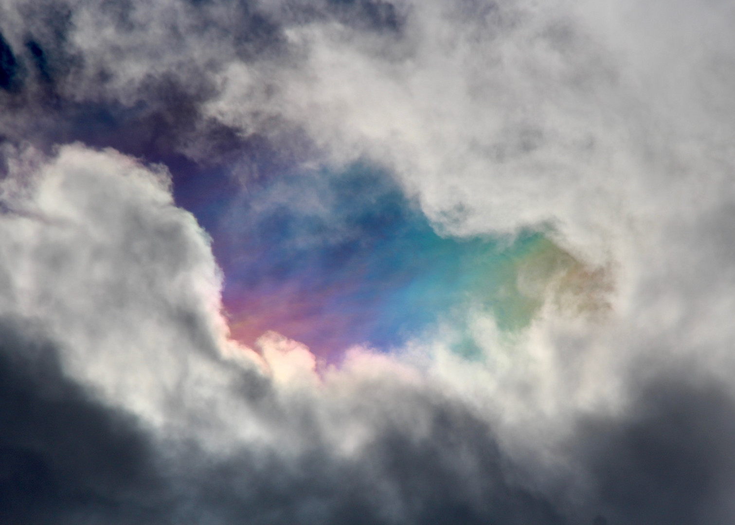 Irisierende Wolken