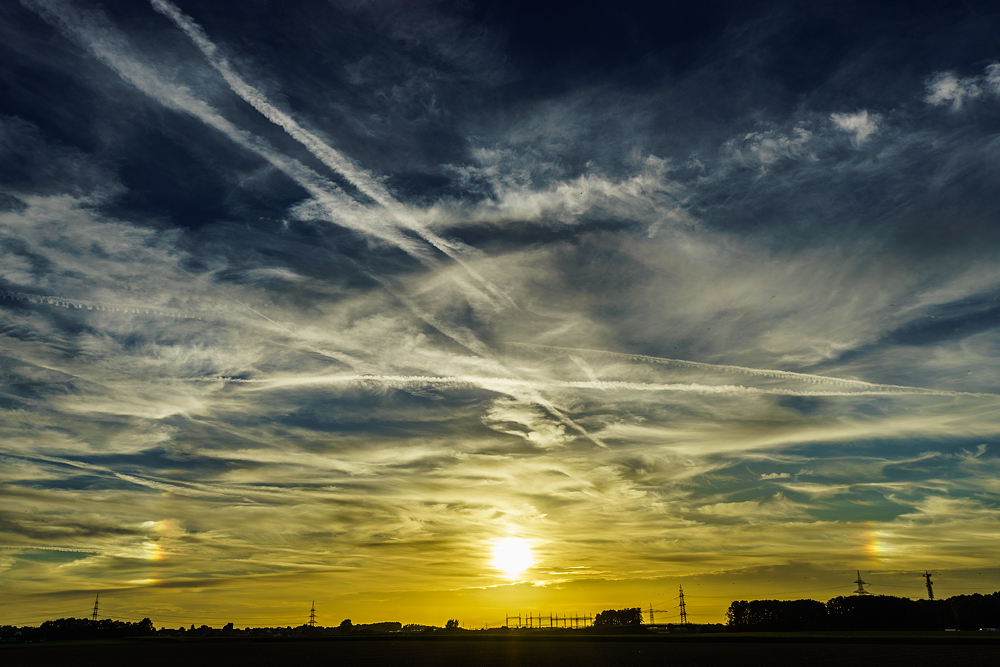 Irisierende-Wolken, auch Neben-Sonnen genannt