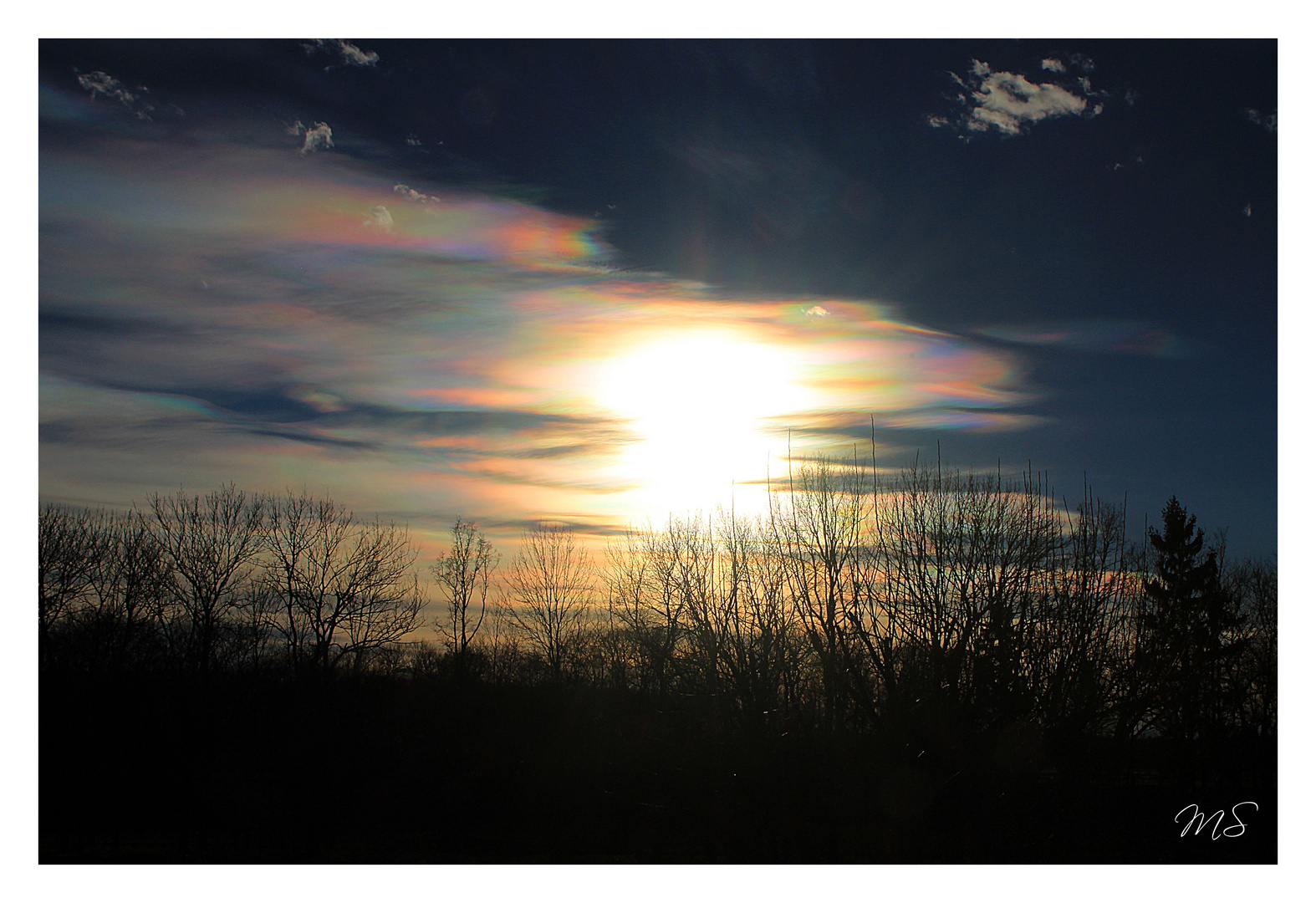 Irisierende Wolken