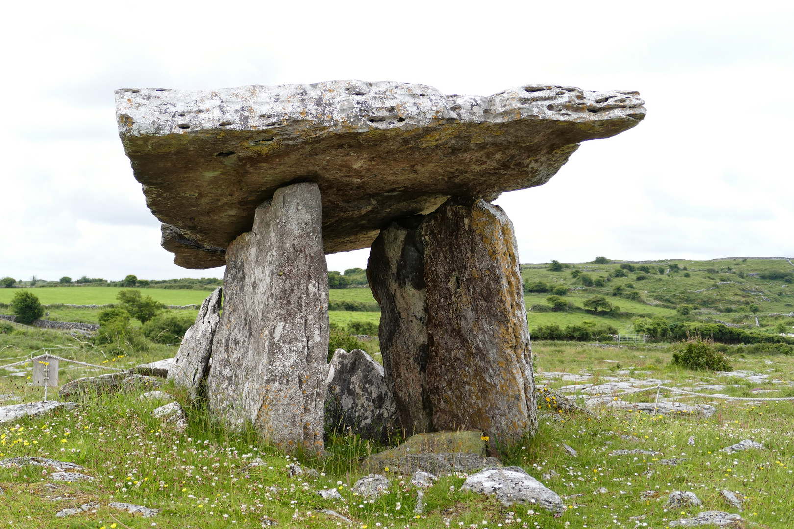 Irland-Burren-Nationalpark-Dolmen