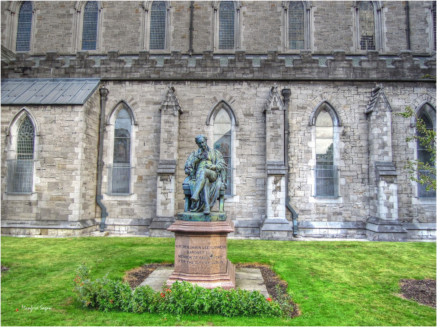 Irland, Dublin, St. Patricks Cathedrale, Staue von Sir Benjamin Guinness... 