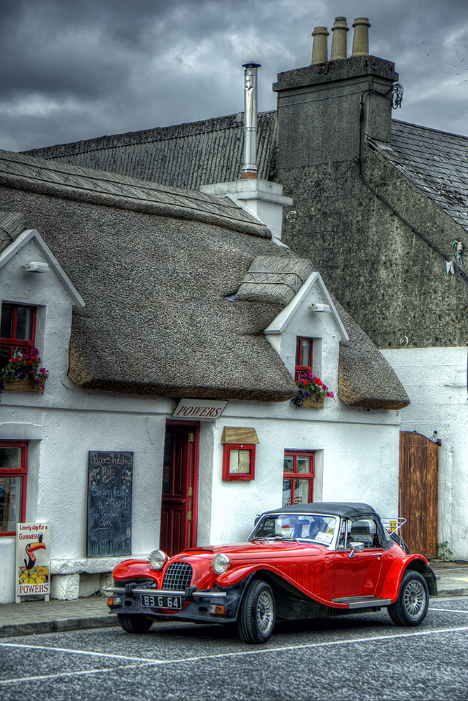 Irland - Pub and Car
