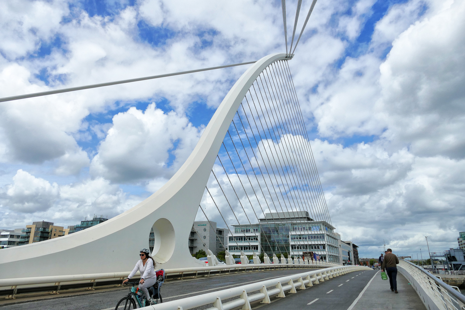 Irland Samuel-Beckett-Bridge in Dublin