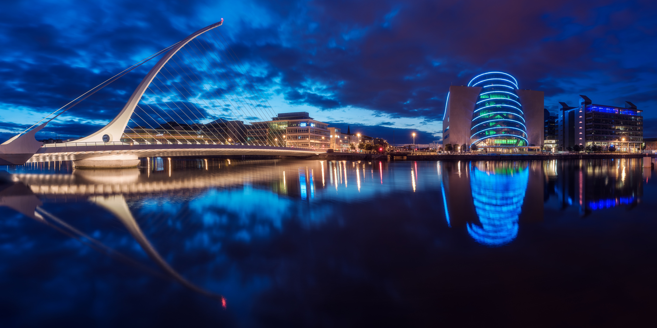 Irland - Samuel Beckett Bridge Panorama in Dublin