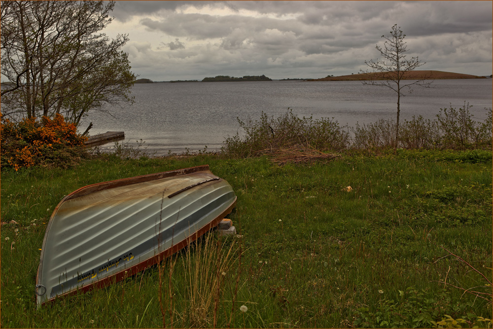 Irland-Serie 11 - Boat on the river