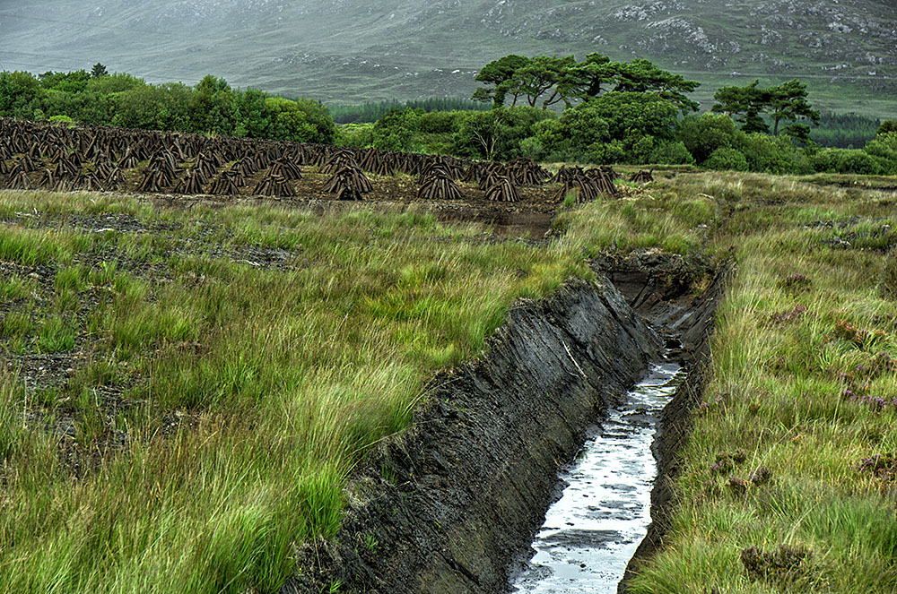 Irland - Turf Stacks