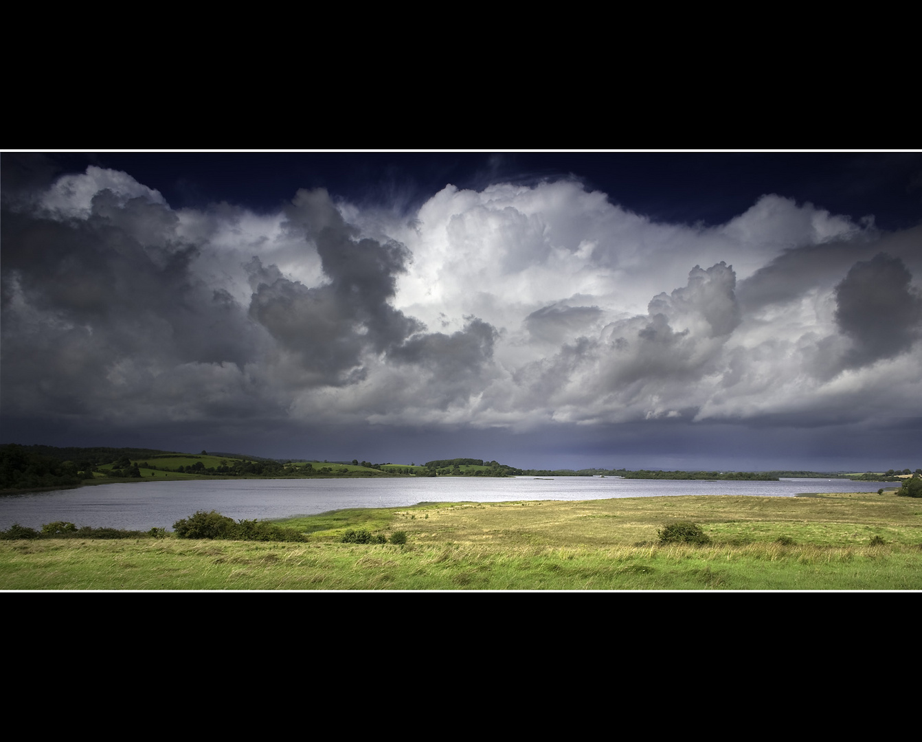 Irland, Wolken am Lough Earn