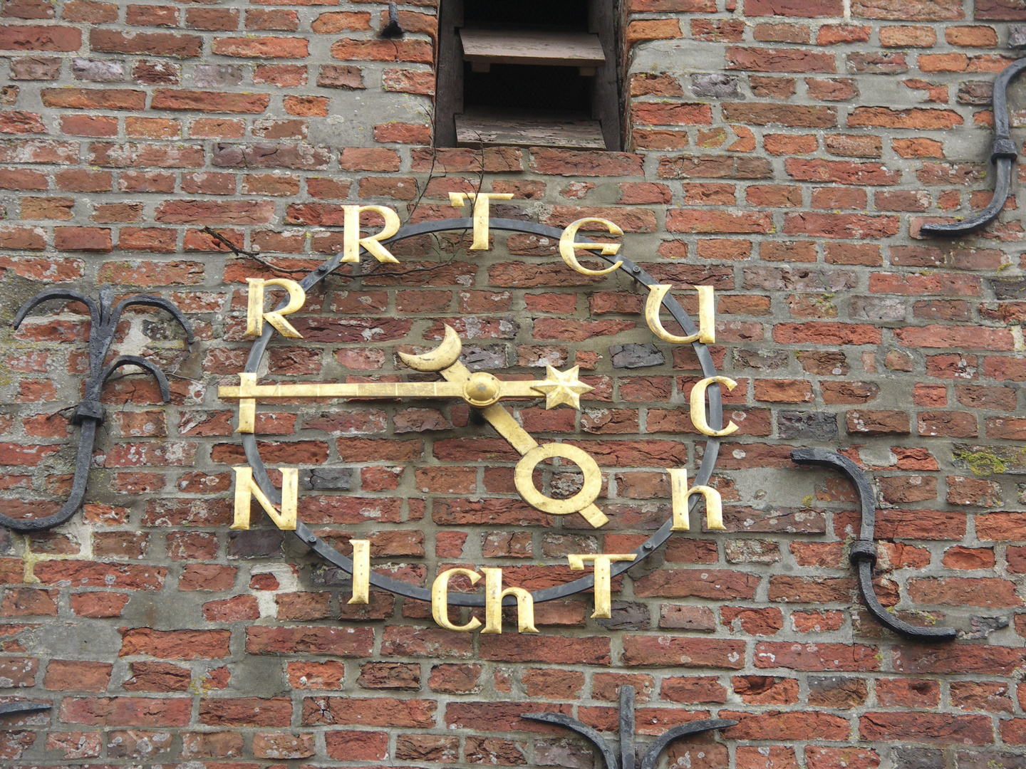 Irrt euch nicht-sagt die Kirchen - Uhr