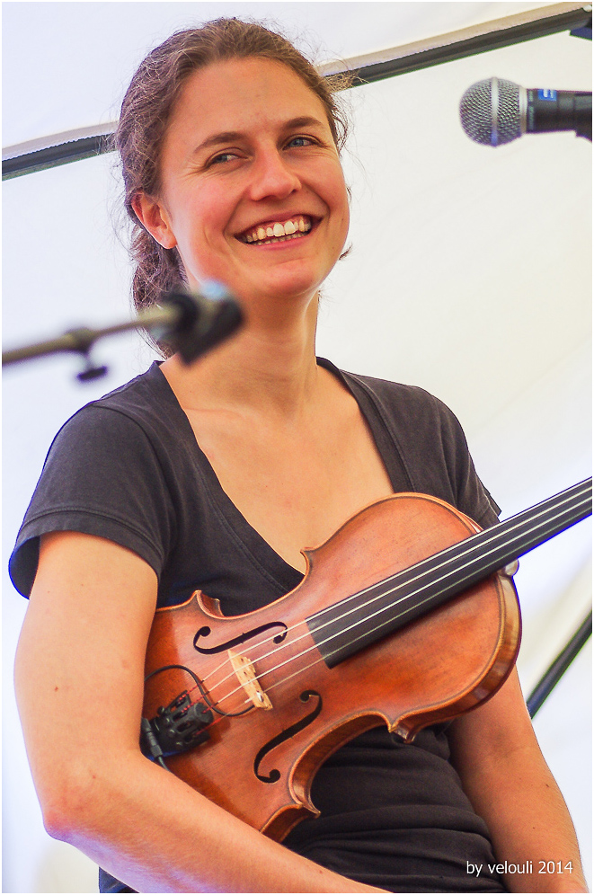 Isabelle Rey on Violine