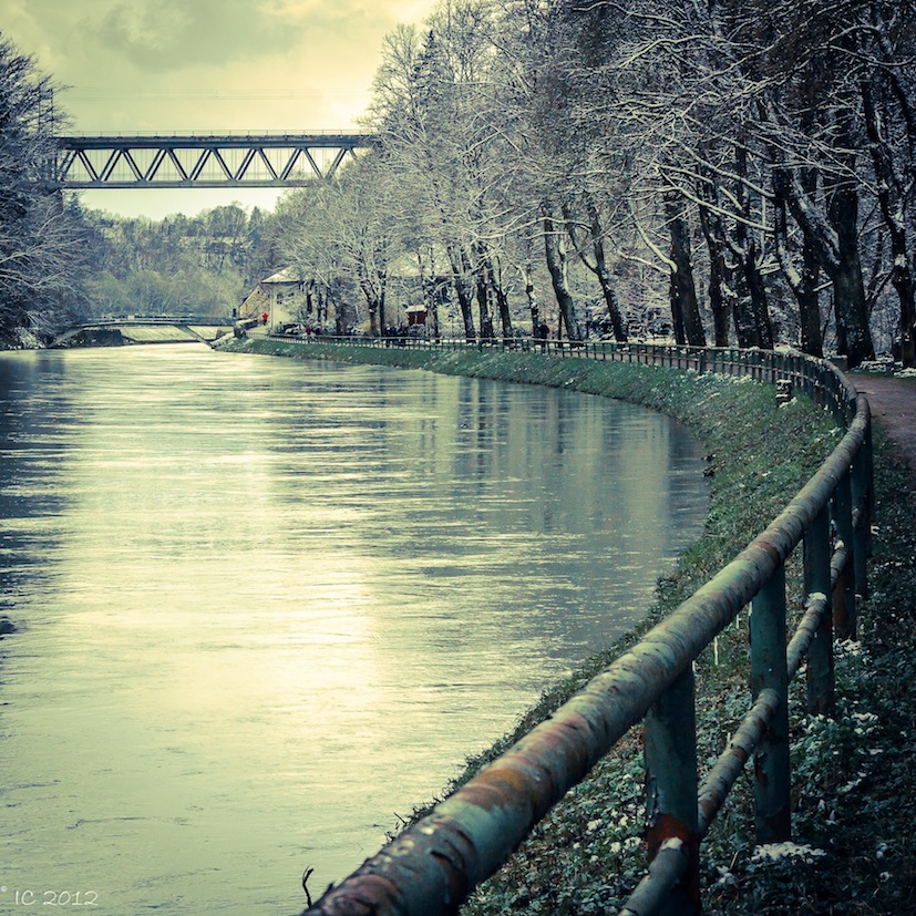 Isar in München im Winter