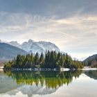 Isar-Stausee mit Karwendelgebirge im Hintergrund