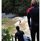 Isar-Surfer auf der Hochwasserwelle... #01