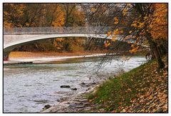 Isarbrücke im Herbst