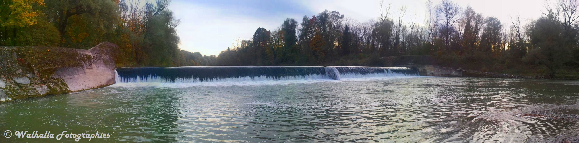 Isarwehr im Herbst