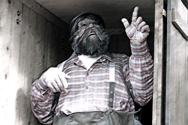 Ischa Freimaak/ Opa in der Kiste