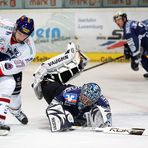 Iserlohn Roosters Keeper Norm Maracle gibt alles....