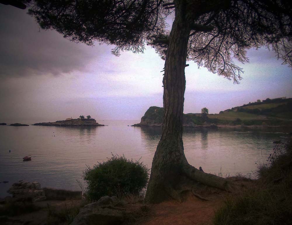 Isla del Carmen desde el dique ( Luanco)