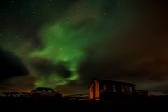 Isländische Parkplatzbeleuchtung