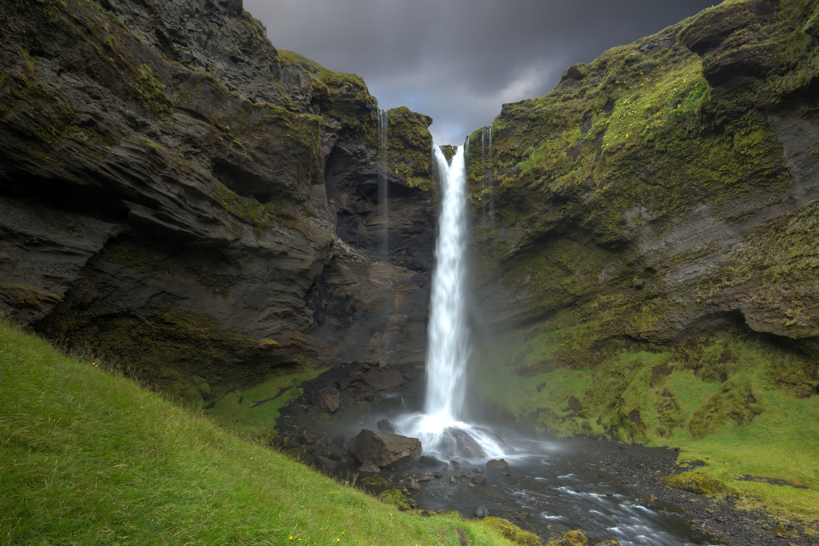 Island {2} Kvernufoss (Kvarnarhólsárfoss)