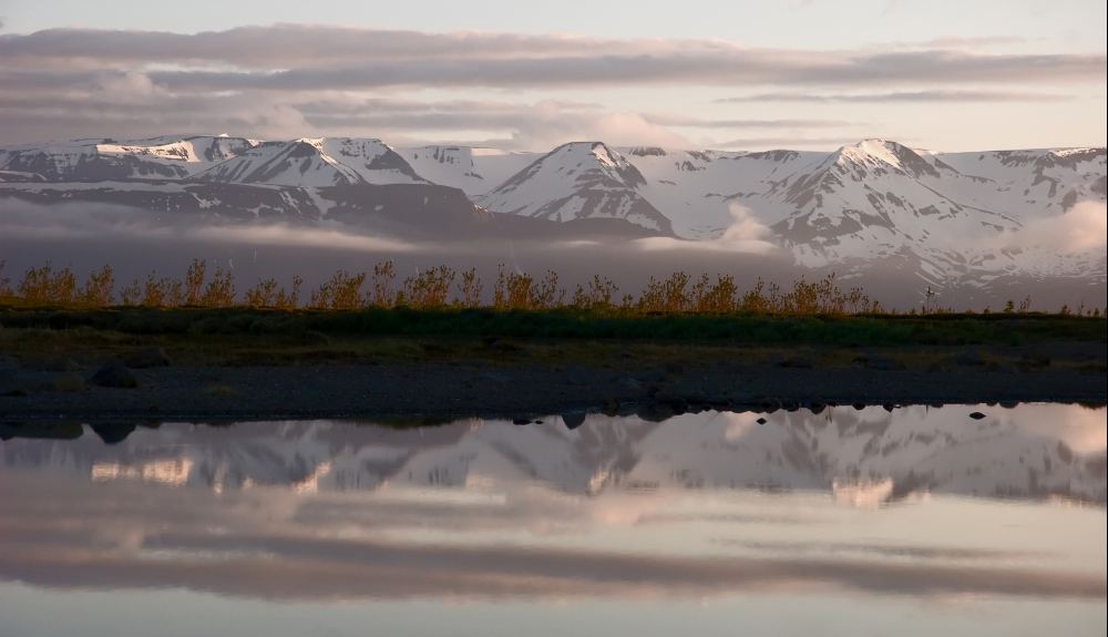 Island 2007 - Mountains in the Mirror