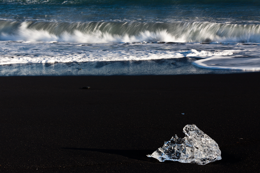 Island 2016 #016 The wave and the iceberg