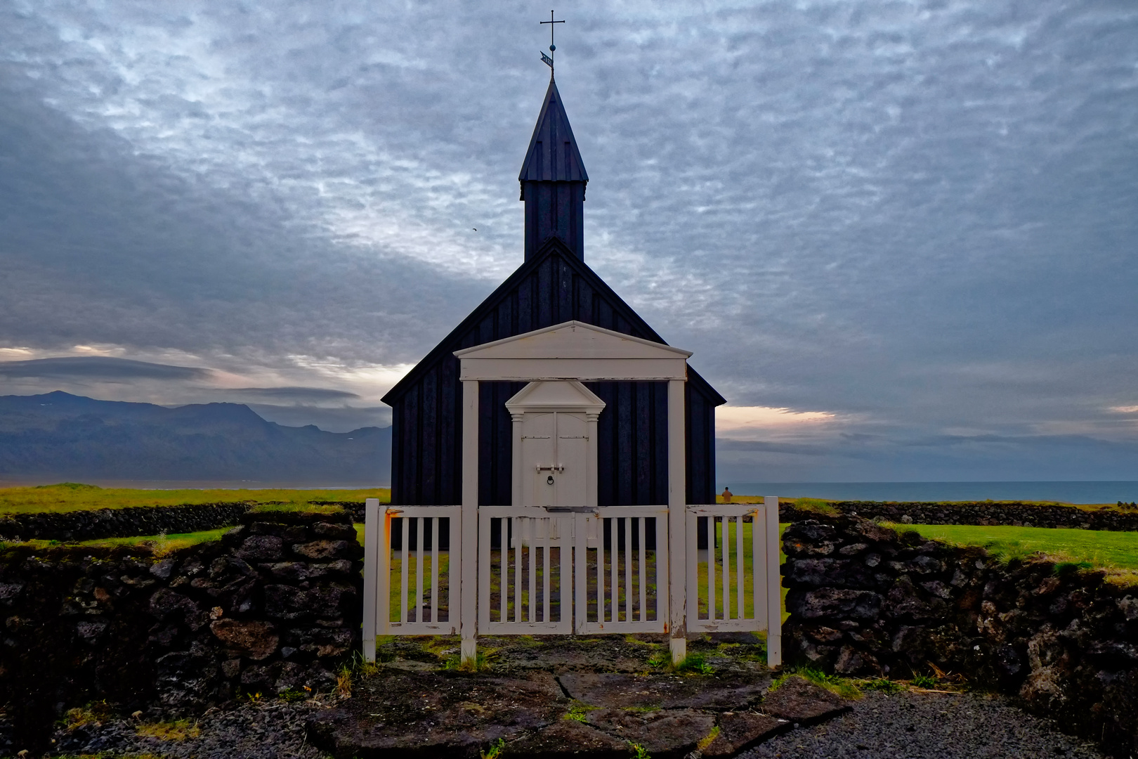 Island {35} "Schwarze Kirche" bei Búðir