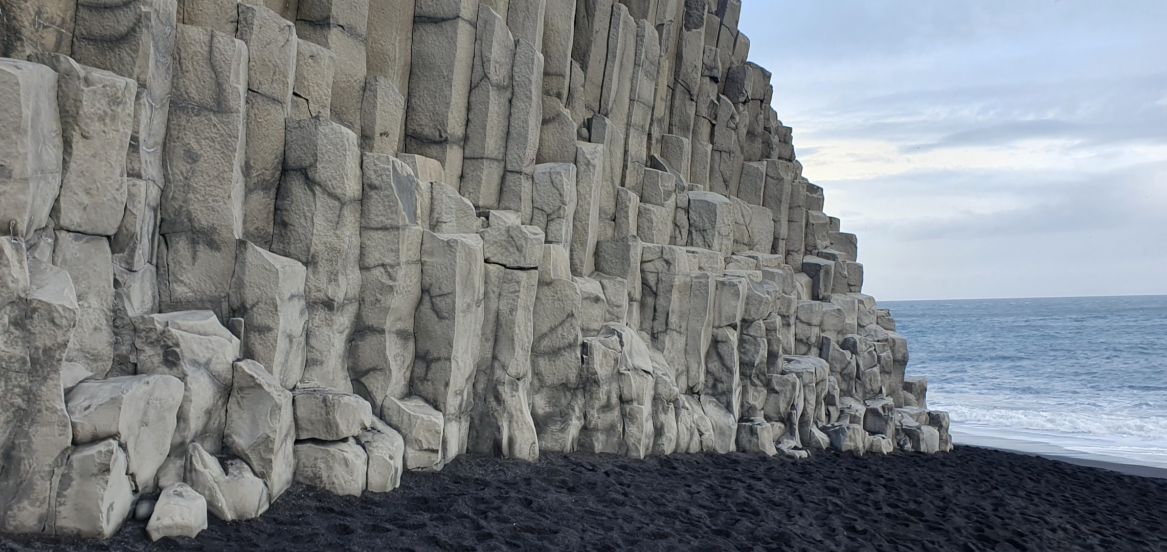 Island Black Sand Beach - Reynisdrangar Cliffs