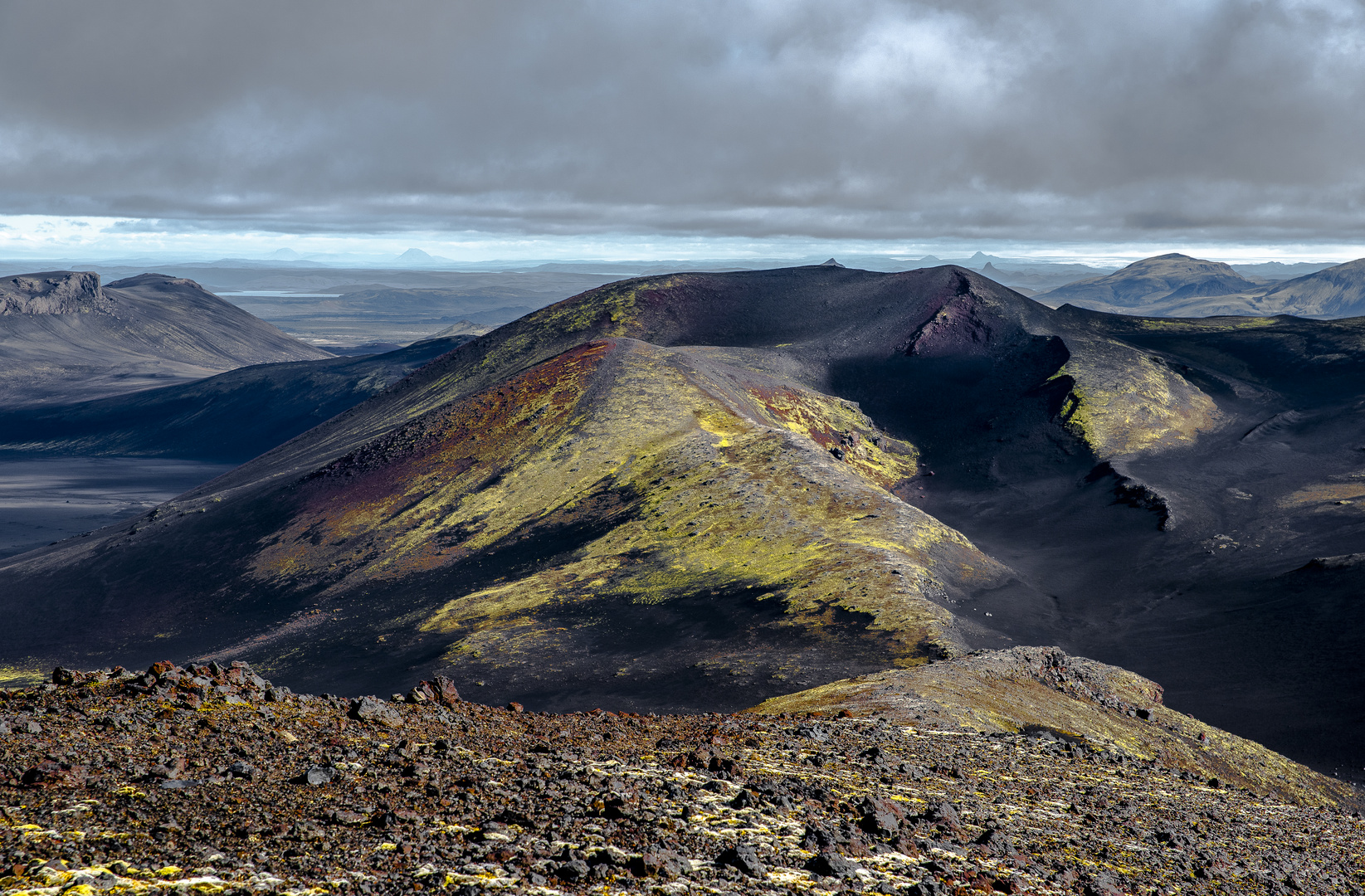 Island - Blick in einen Vulkankrater am Hekla-Massiv