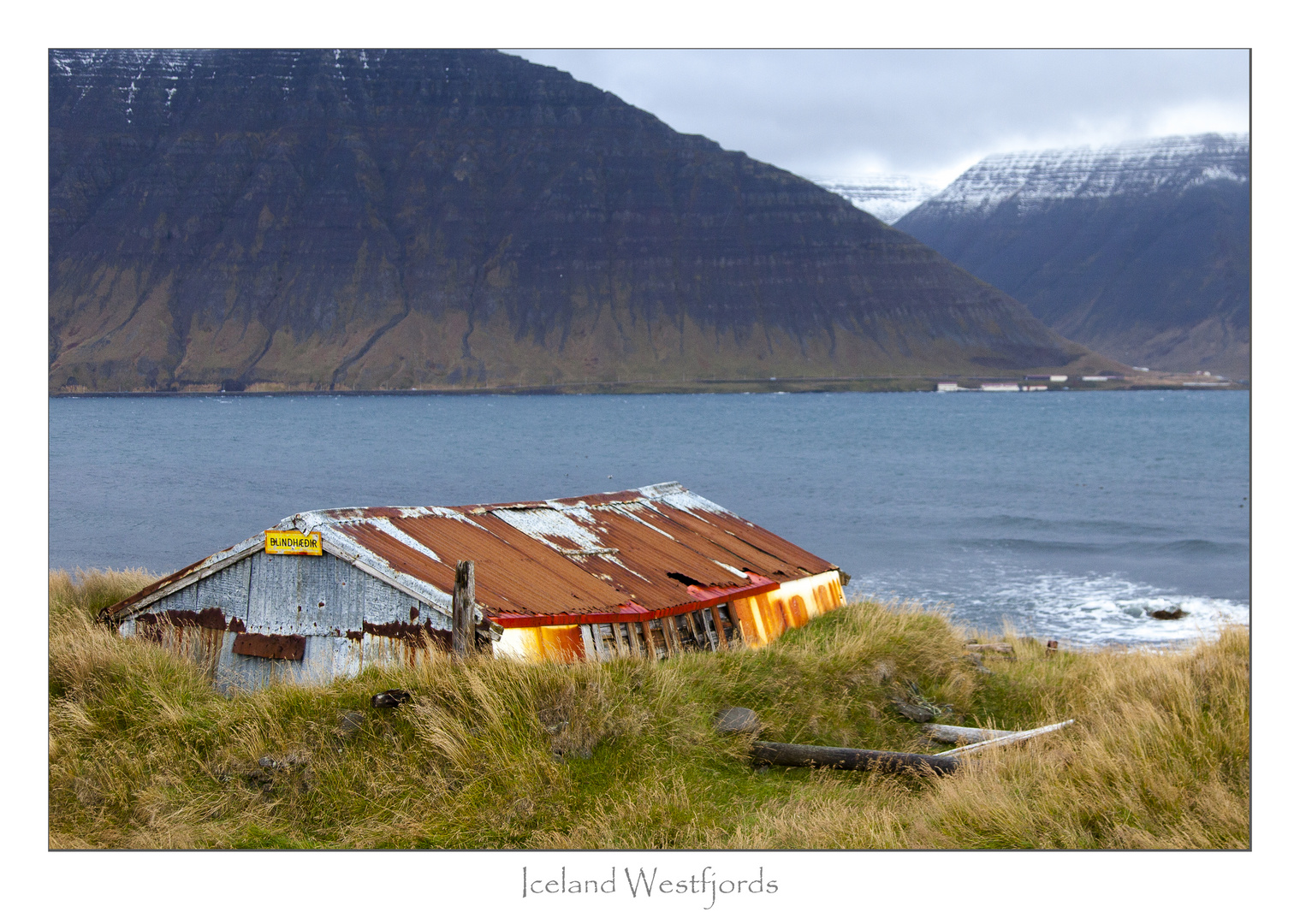 Island - Der Zahn der Zeit nagt an dieser Hütte bei Isafjördur