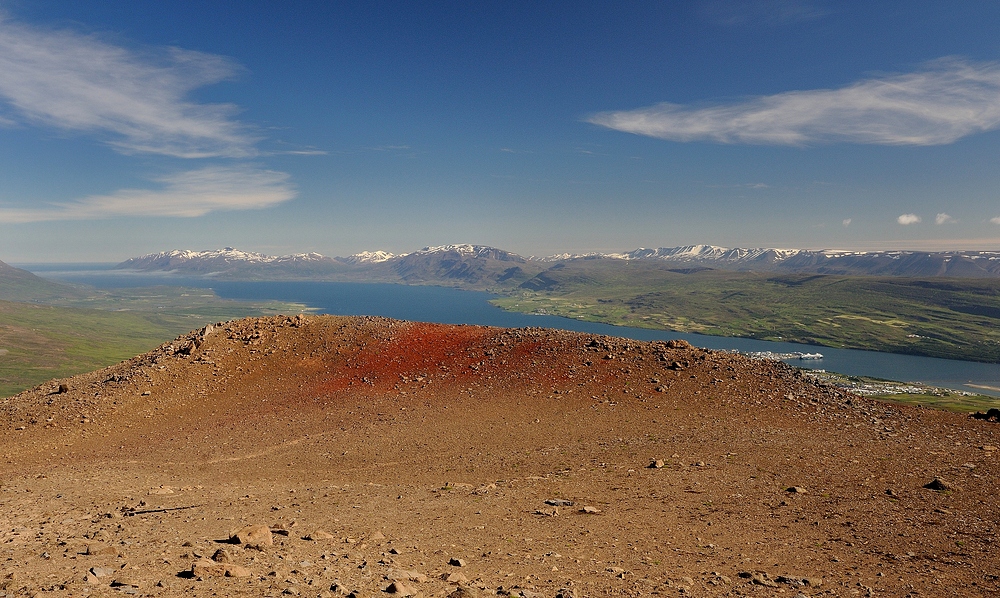 ISLAND, EIN TRAUMBlick vom Súlur 1.213 m in die tolle isländische Landschaft.