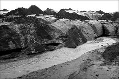 Island - Gletscher mit Vulkanasche