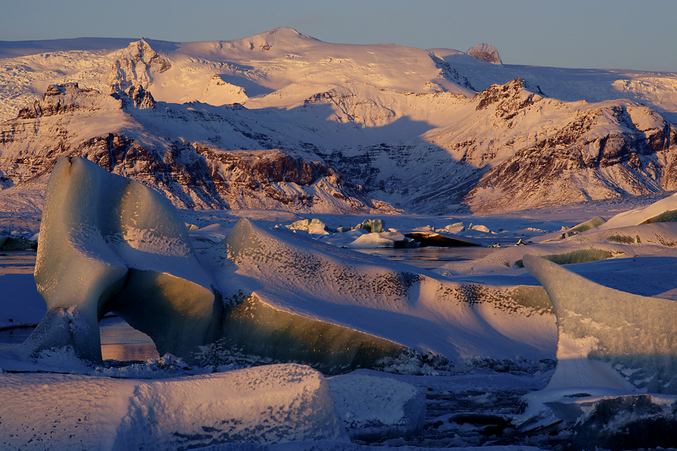 Island im Winter – Erstes Morgenlicht auf der Gletscherlagune: