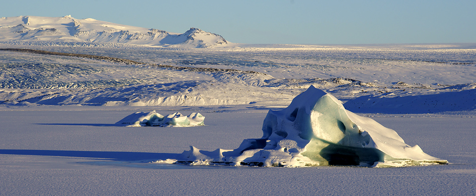 Island im Winter – Ruhe über der Eiswelt: