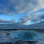 Island im Winter – Schwemmeisblock an der Südküste